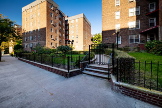 6707 Yellowstone Blvd in Forest Hills, NY - Building Photo - Building Photo