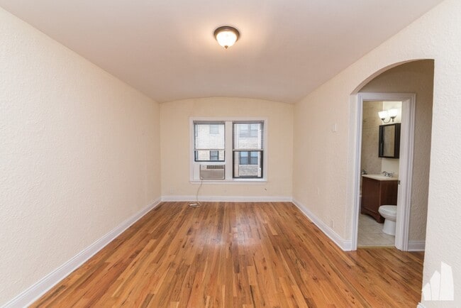563 W Arlington Pl, Unit 103