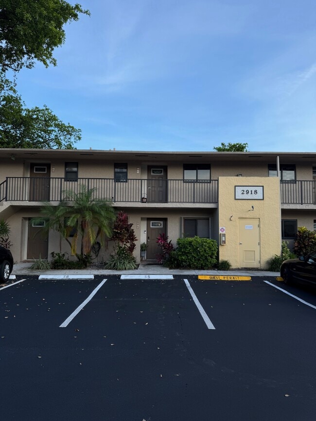 2918 NE 8th Ter, Unit 103 in Wilton Manors, FL - Building Photo - Building Photo