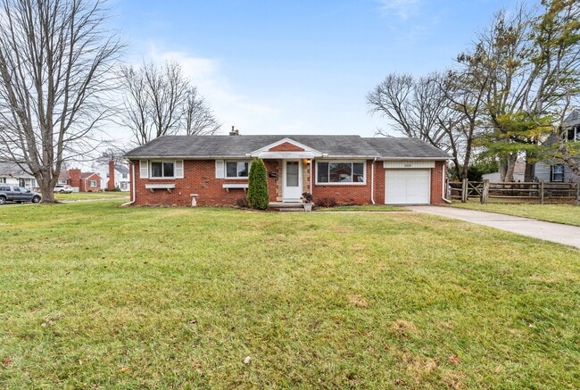 property at 5525 Sunnyside Dr