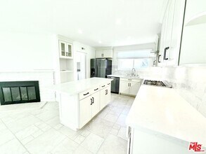 23744 Hartland St in Los Angeles, CA - Building Photo - Building Photo