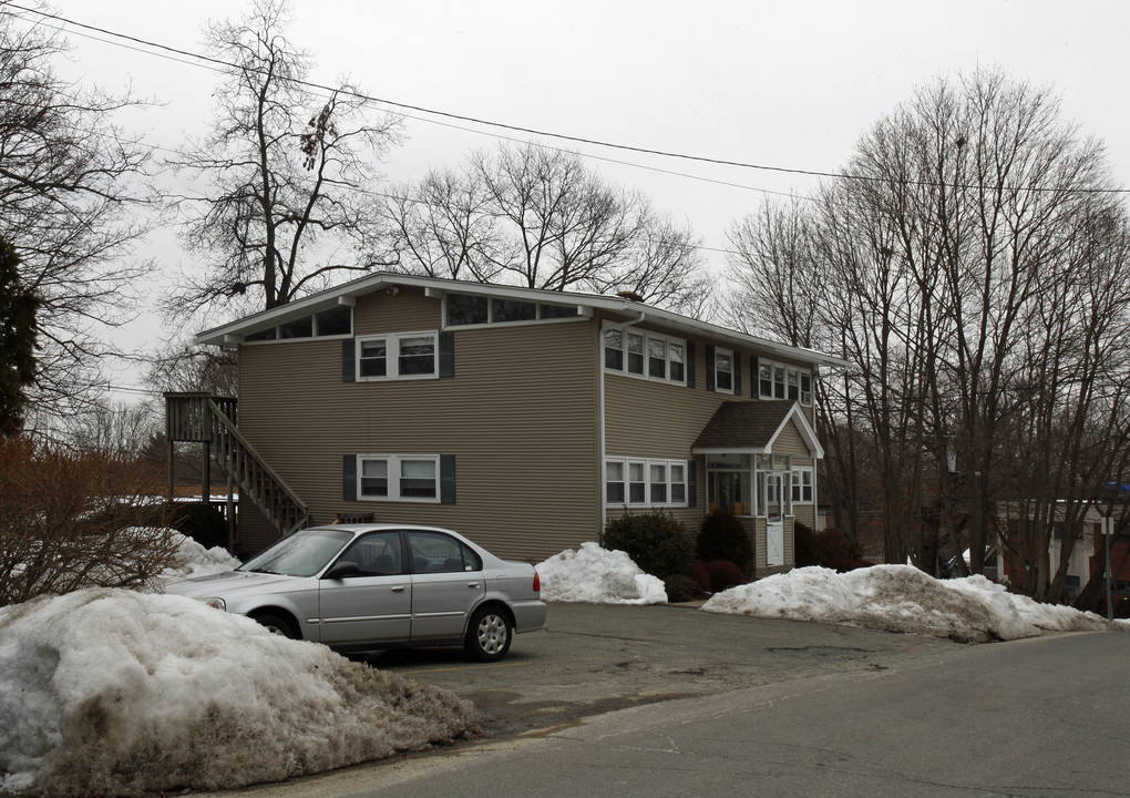 15 Lawrence St in Waltham, MA - Foto de edificio