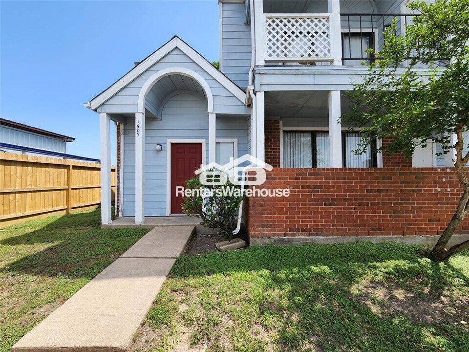 14550 Fonmeadow Dr in Houston, TX - Building Photo