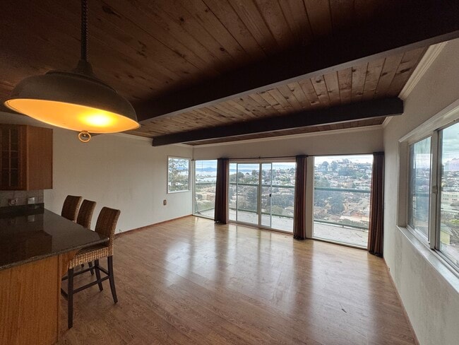 149 Sierra Point Rd, Unit A in Brisbane, CA - Building Photo - Building Photo