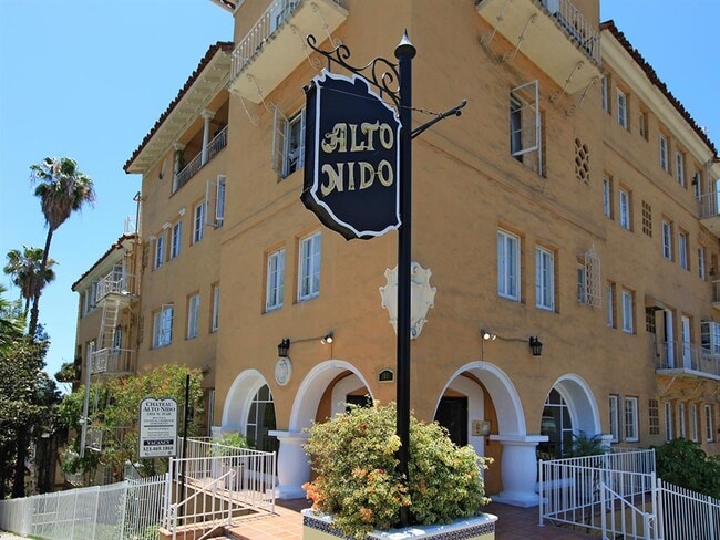 Chateau Alto Nido Apartments