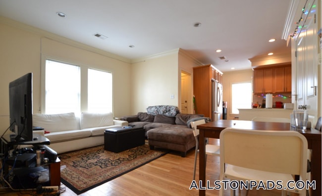 27 Lothrop St, Unit 2