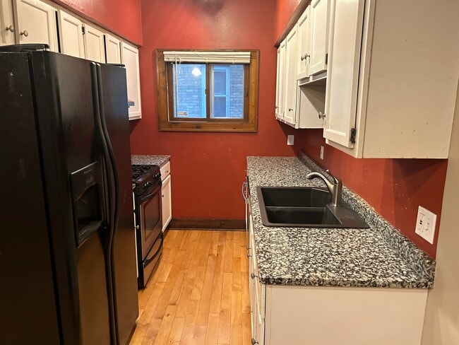 2432 Stevens Ave, Unit 3