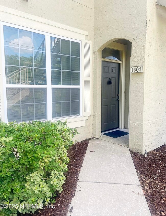 property at 13703 Richmond Park Dr N