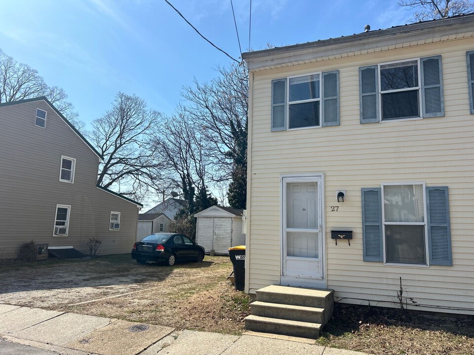 27 S School Ln in Smyrna, DE - Building Photo