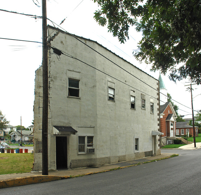 302 Central Ave in Oak Hill, WV - Foto de edificio - Building Photo