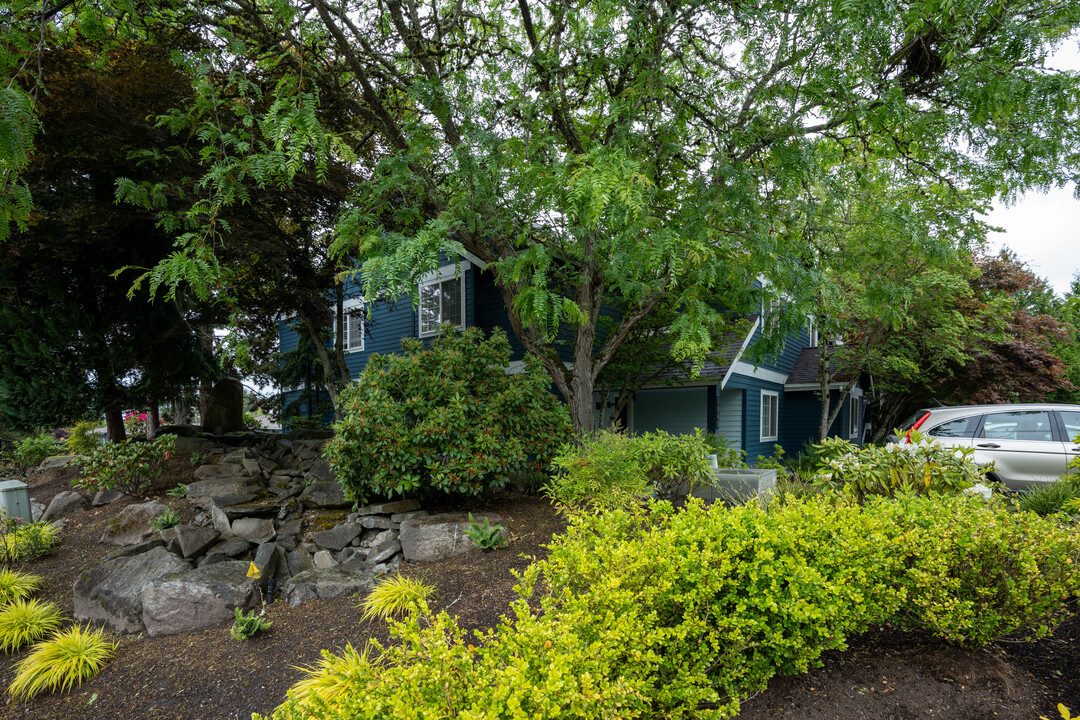 3840 W Lake Sammamish Pky in Redmond, WA - Foto de edificio