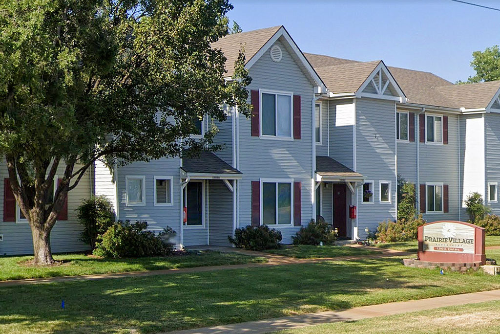 Prairie Village in Hutchinson, KS - Foto de edificio