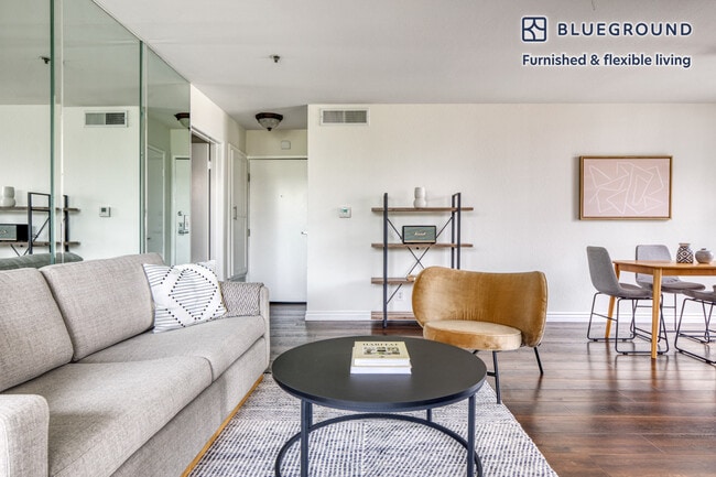 7275 Franklin Ave in Los Angeles, CA - Building Photo - Building Photo