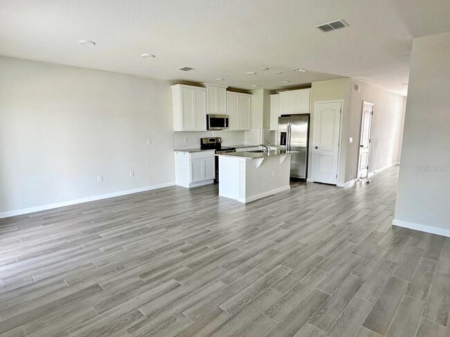 2866 Narcoossee Cmns Wy in St. Cloud, FL - Foto de edificio - Building Photo