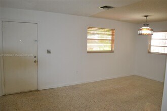 751 SE 6th Pl-Unit -2 in Hialeah, FL - Building Photo - Building Photo