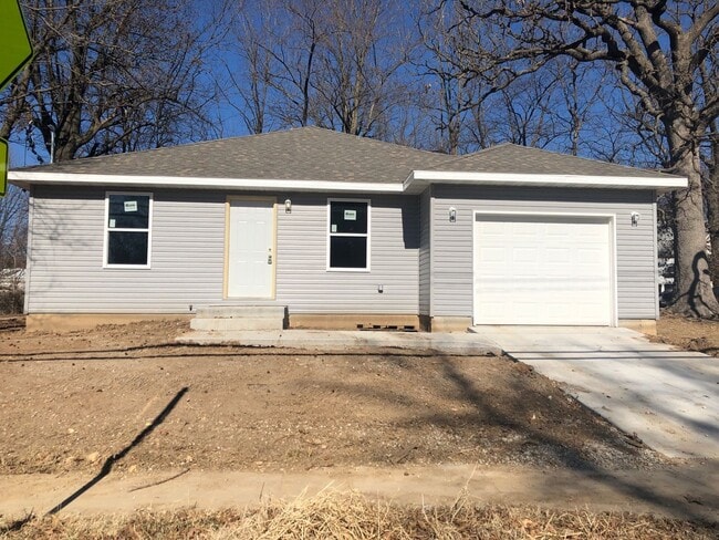 property at 1521 E Dale St