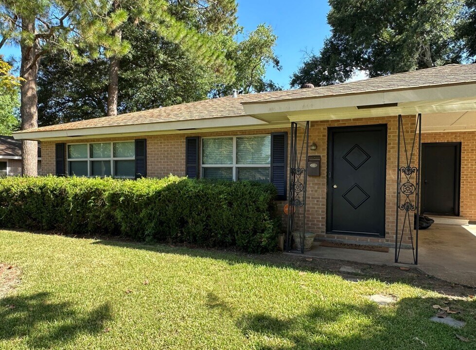 1606 McNutt Dr in Alexandria, LA - Building Photo