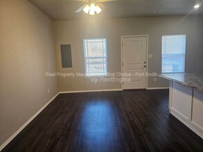 2124 Ingalls Ln in Alma, AR - Foto de edificio - Building Photo