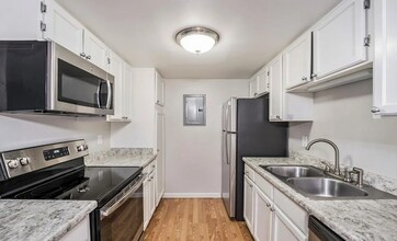 8225 E Fairmount Dr in Denver, CO - Building Photo - Building Photo