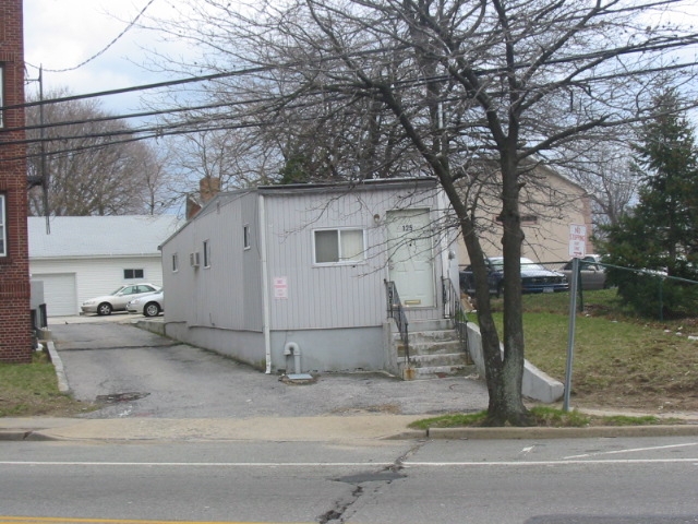 121 School Rd in Elmont, NY - Building Photo - Building Photo