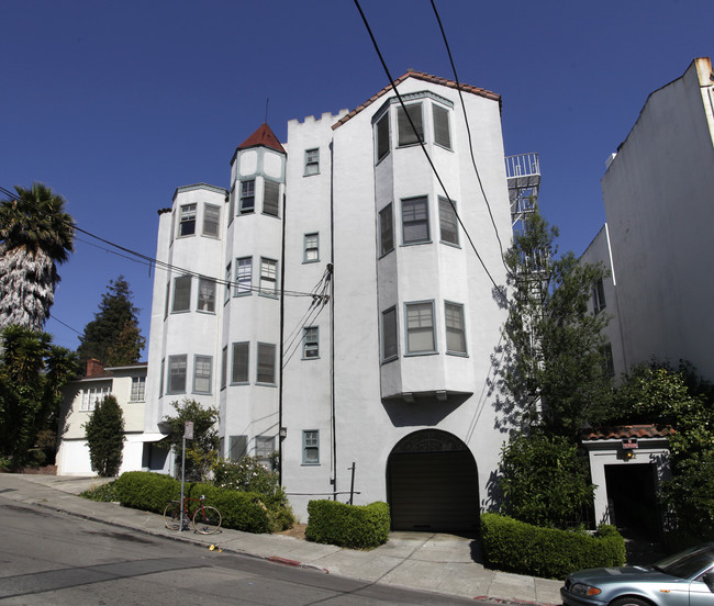 St. Croix Apartments in Oakland, CA - Building Photo - Building Photo