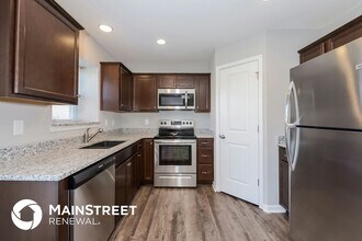 100 Samantha St in Raymore, MO - Building Photo - Building Photo