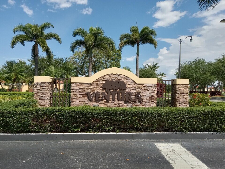 1176 NE 32nd Ave in Homestead, FL - Building Photo