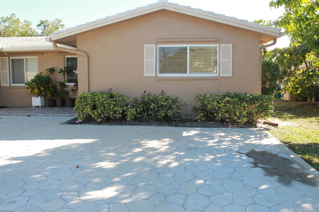 11230 NW 35th St in Coral Springs, FL - Foto de edificio