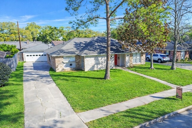 703 Bayview Dr in El Lago, TX - Building Photo - Building Photo