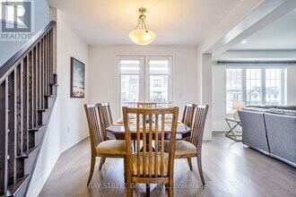 3093 Travertine Dr in Oakville, ON - Building Photo - Building Photo