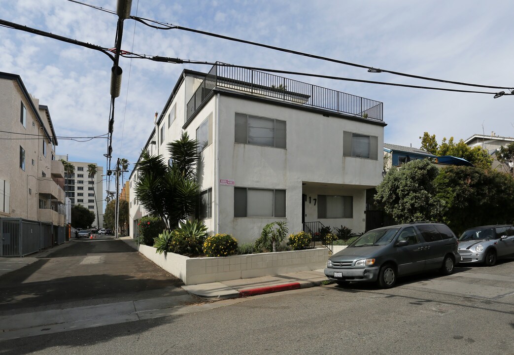 STRA117 in Santa Monica, CA - Building Photo