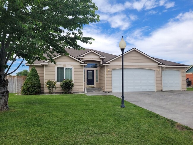 property at 9546 Vernal Ave SE