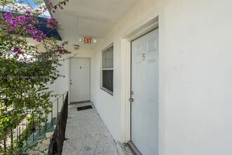 8315 NE Miami Ct, Unit 5 in Miami, FL - Building Photo - Building Photo