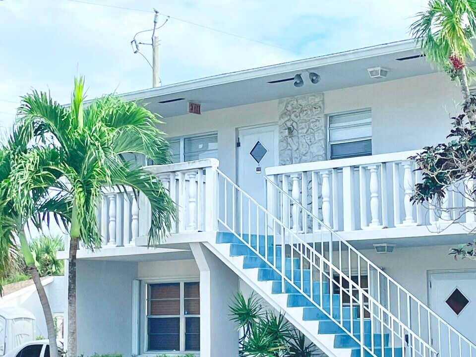 430 N J St in Lake Worth Beach, FL - Building Photo