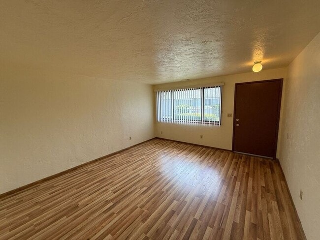 568 22nd Ave SE in Albany, OR - Foto de edificio - Building Photo