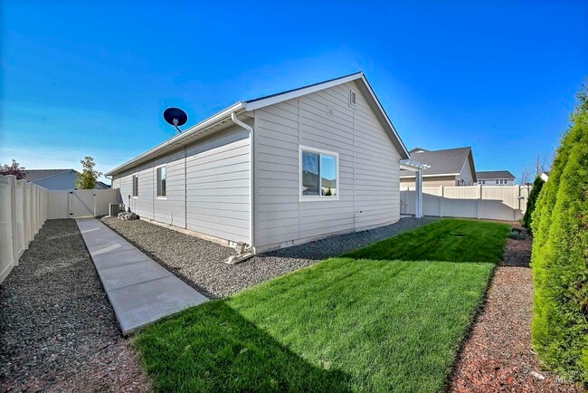 3486 W Charlene St in Meridian, ID - Building Photo - Building Photo