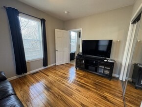 49 Paradise Rd, Unit #1 in Swampscott, MA - Foto de edificio - Building Photo
