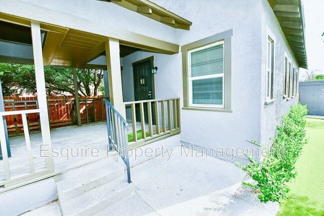 407 Ojai Rd in Santa Paula, CA - Building Photo - Building Photo