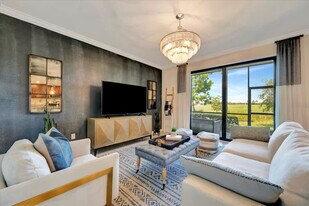 5720 Palmer Cir in Bradenton, FL - Building Photo