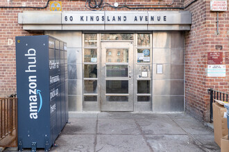 60 Kingsland Ave in Brooklyn, NY - Foto de edificio - Building Photo