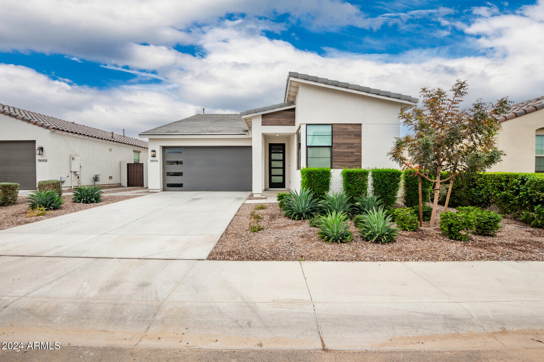 35012 N Barrel Rd in San Tan Valley, AZ - Building Photo