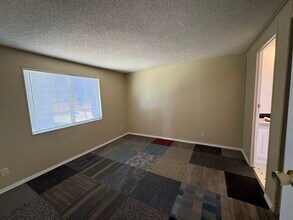 385 Dorman Ave in Yuba City, CA - Foto de edificio - Building Photo