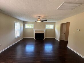 202 Trenton Ct in Raeford, NC - Building Photo - Building Photo