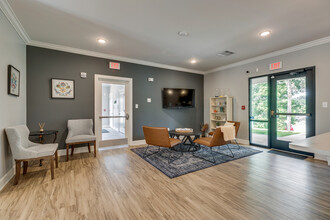 Raintree Apartments in Knoxville, TN - Building Photo - Building Photo