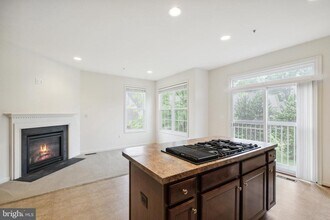1637 Poplar Run Dr in Silver Spring, MD - Building Photo - Building Photo