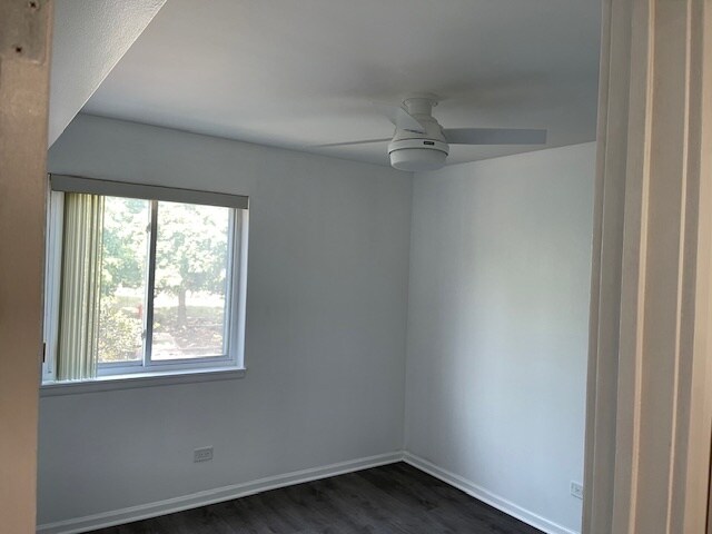 1001 Buccaneer Dr, Unit 3 in Schaumburg, IL - Building Photo - Building Photo