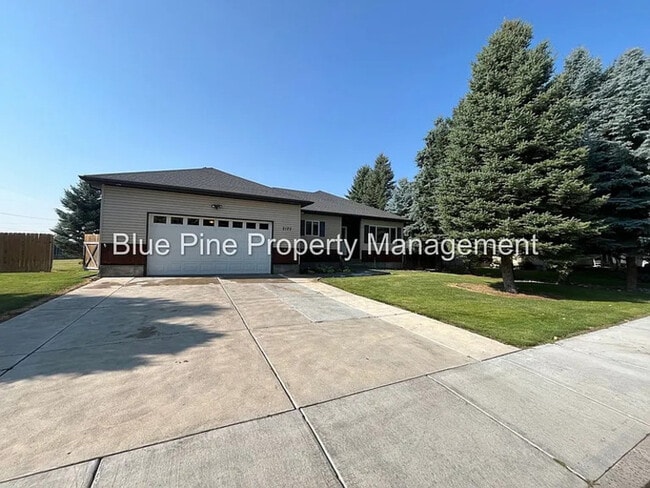 property at 2125 Saddle Ln