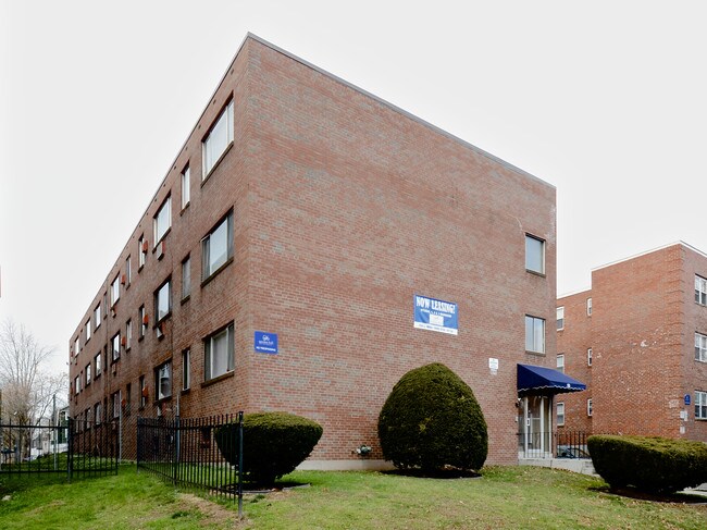 Garden Hill Apartments in Hartford, CT - Building Photo - Building Photo