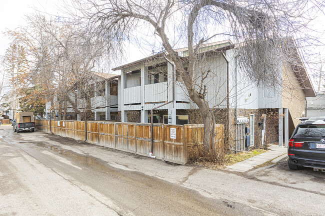 2127 35 Av SW in Calgary, AB - Building Photo - Primary Photo