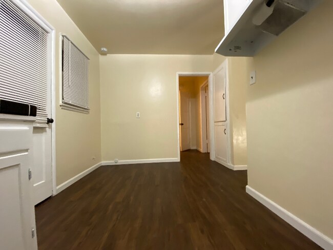 4806 W 136th St-Unit -apt in Hawthorne, CA - Building Photo - Building Photo